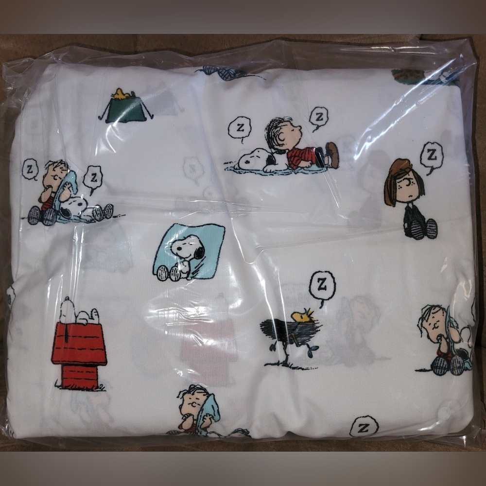 Peanuts Queen Sheet Set Berkshire Snoopy Sleeping Charlie Woodstock New Gift - Picture 1 of 6